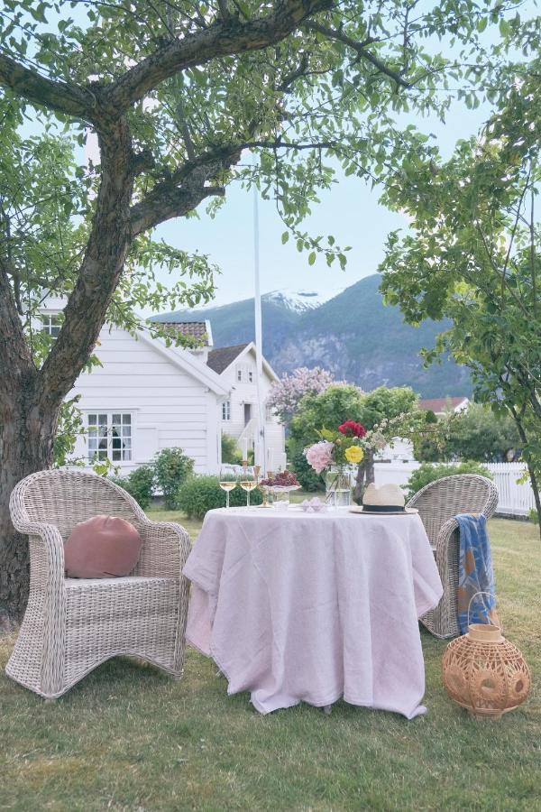 Vangsgaarden Gjestgiveri Aurland Exterior photo