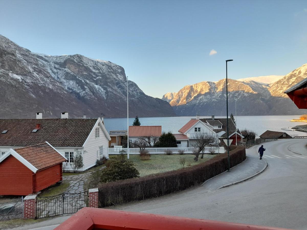 Vangsgaarden Gjestgiveri Aurland Exterior photo