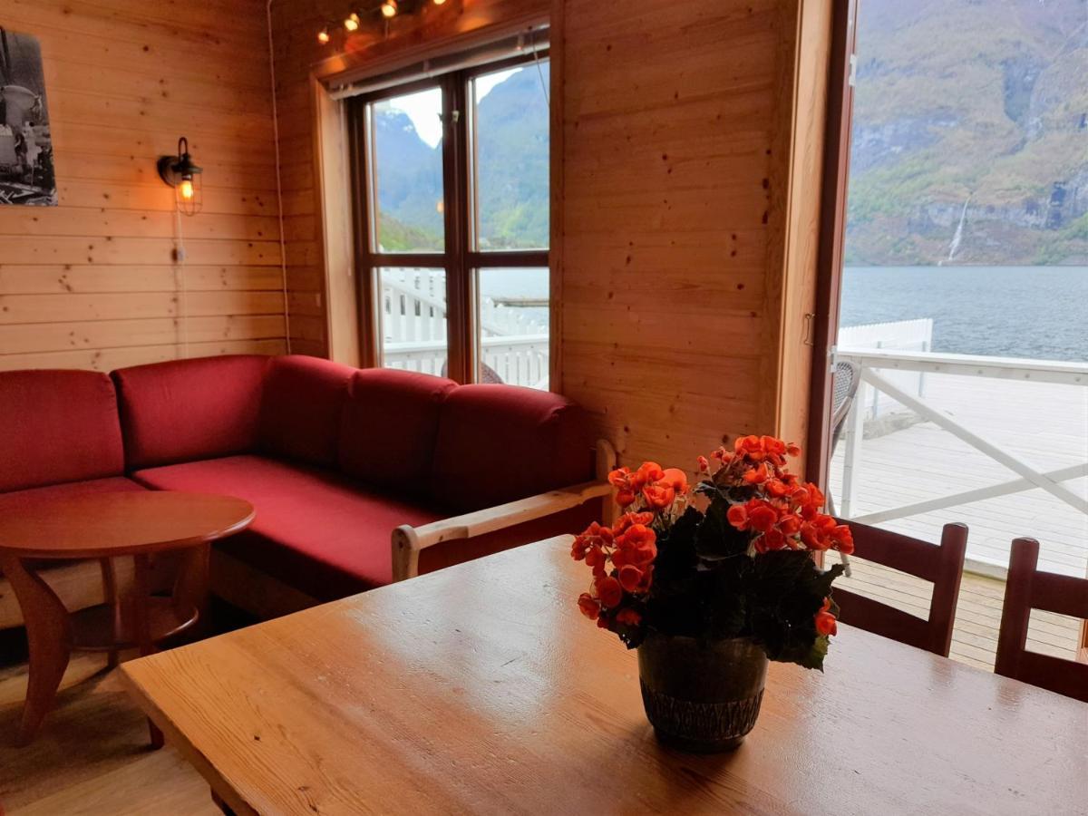 Vangsgaarden Gjestgiveri Aurland Exterior photo