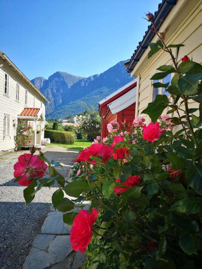Vangsgaarden Gjestgiveri Aurland Exterior photo